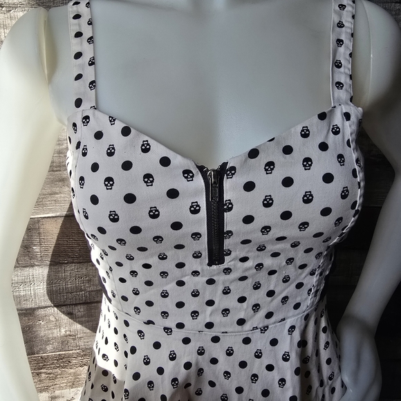 Hot Topic Above Knee White Black Skulls Gothic Dress Women's XS - Picture 4 of 13